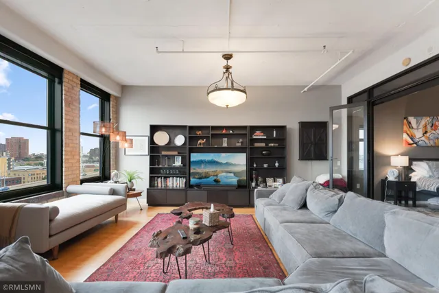 $375,000 | 290 Market Street, Unit 811, Minneapolis, MN 55405