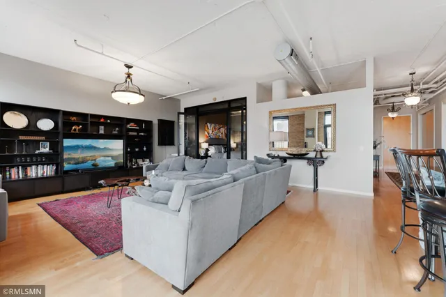 $375,000 | 290 Market Street, Unit 811, Minneapolis, MN 55405