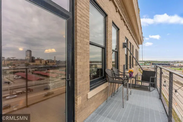 $375,000 | 290 Market Street, Unit 811, Minneapolis, MN 55405