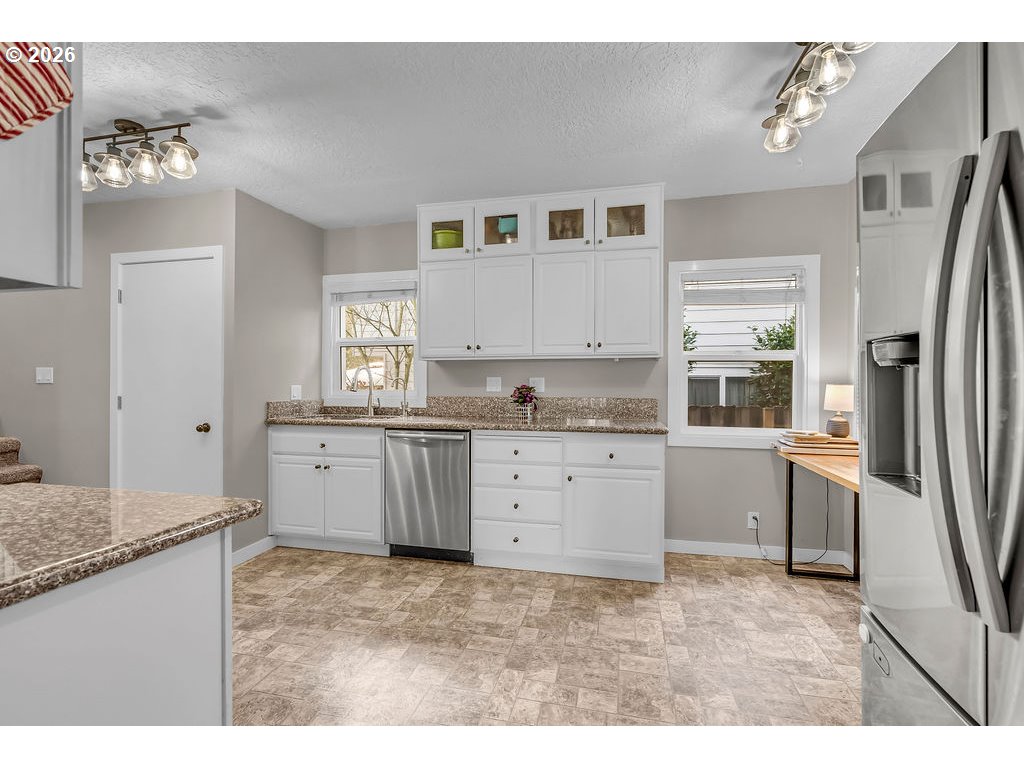 8465 Southwest Blake Street Tualatin, OR 97062 - Photo 12 of 42