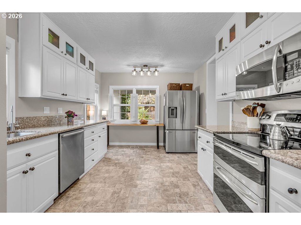 8465 Southwest Blake Street Tualatin, OR 97062 - Photo 13 of 42