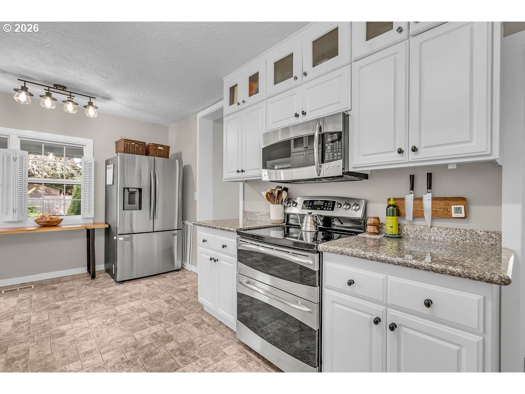 8465 Southwest Blake Street Tualatin, OR 97062 - Photo 14 of 42