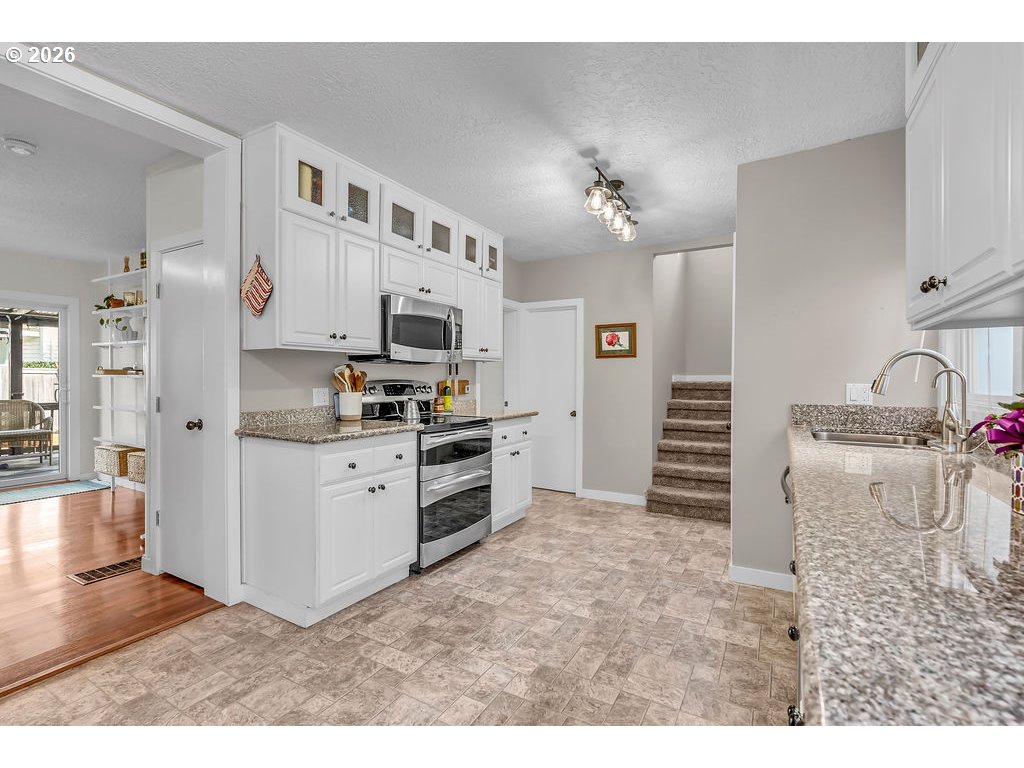 8465 Southwest Blake Street Tualatin, OR 97062 - Photo 15 of 42