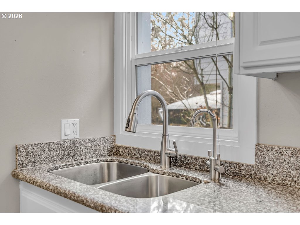 8465 Southwest Blake Street Tualatin, OR 97062 - Photo 16 of 42