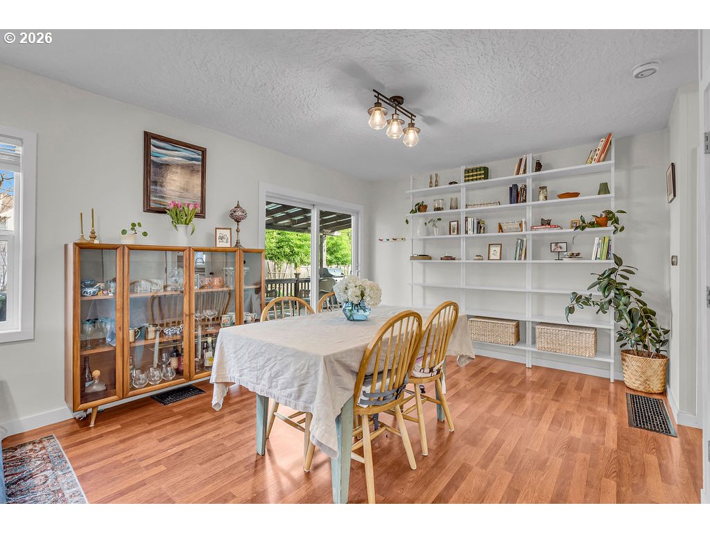 8465 Southwest Blake Street Tualatin, OR 97062 - Photo 9 of 42