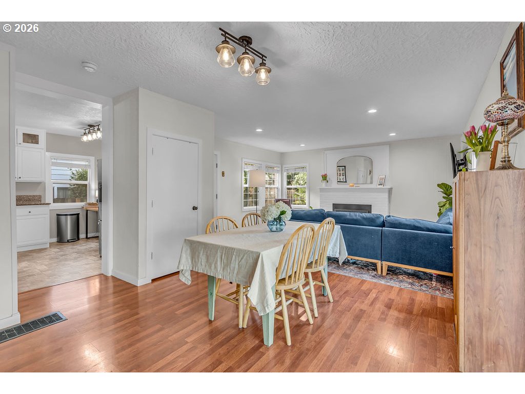 8465 Southwest Blake Street Tualatin, OR 97062 - Photo 10 of 42