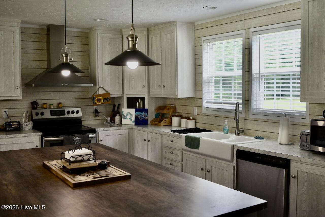 1430 Nixonton Road Elizabeth City, NC 27909 - Photo 15 of 30 The kitchen area has plenty of room for more than one person to work at the same time.