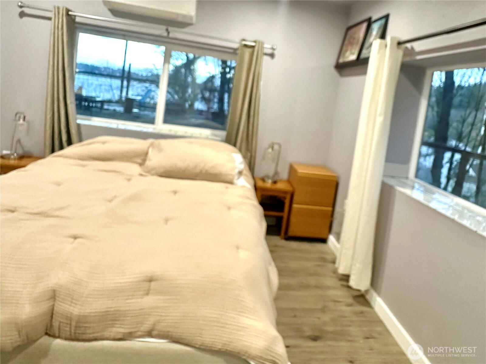 1302 Southwest Bay Street Port Orchard, WA 98366 - Photo 11 of 17 a bathroom with a tub