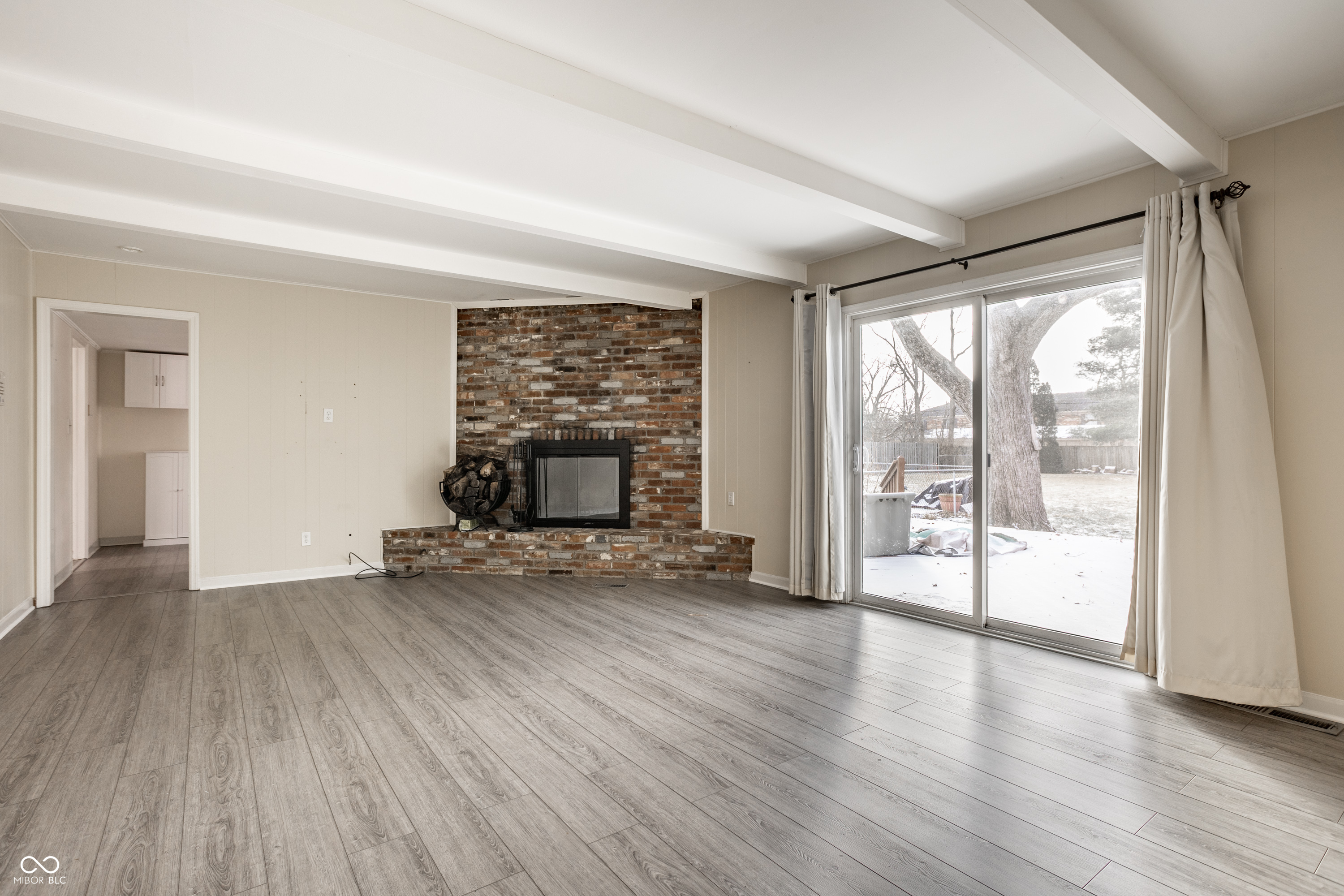 647 Spring Mill Lane Indianapolis, IN 46260 - Photo 2 of 10