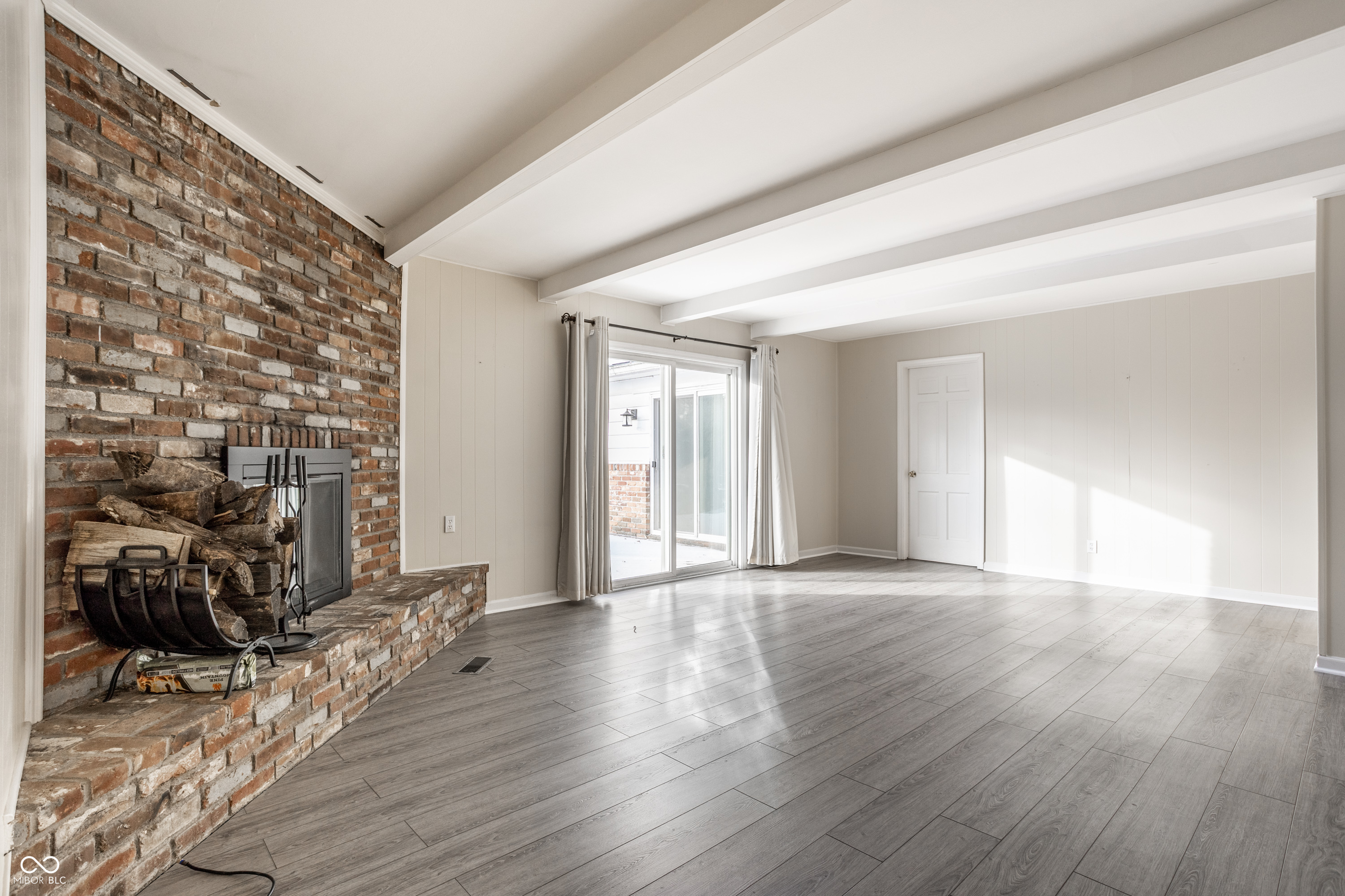 647 Spring Mill Lane Indianapolis, IN 46260 - Photo 3 of 10