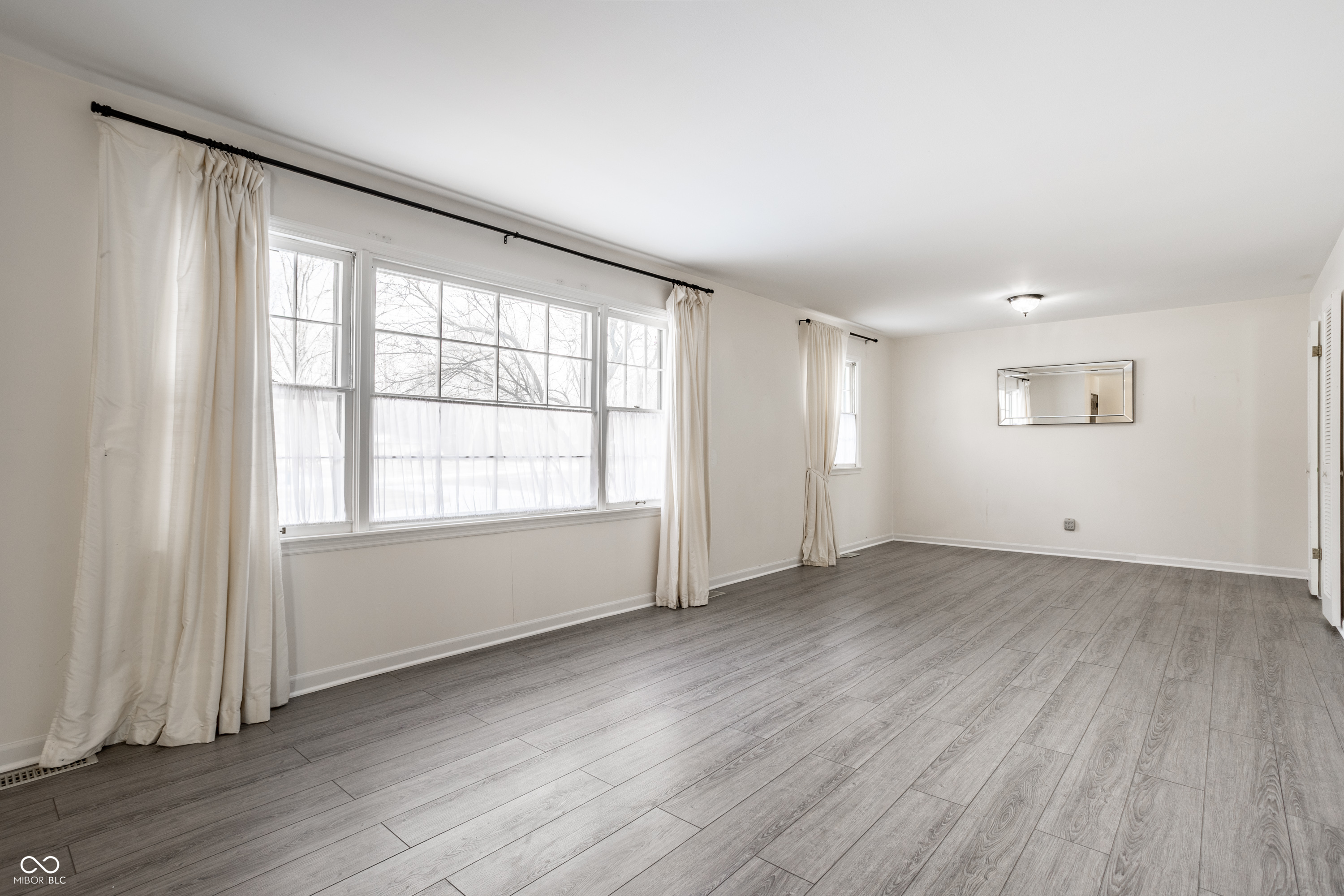 647 Spring Mill Lane Indianapolis, IN 46260 - Photo 5 of 10