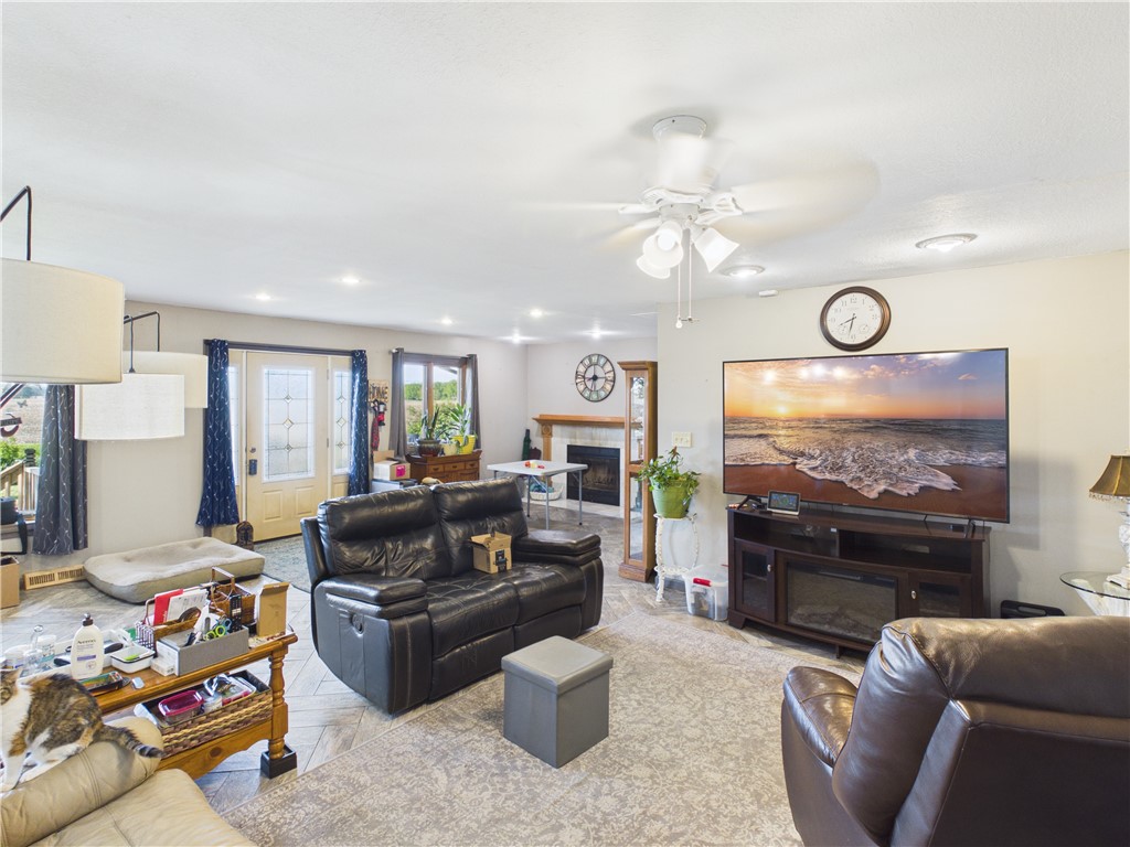 17 South Henson Road Villa Grove, IL 61956 - Photo 4 of 28