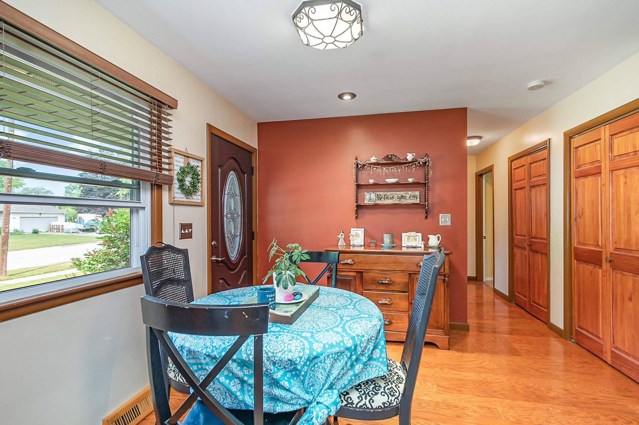 915 Falkirk Road Alma, MI 48801 - Photo 5 of 25 1912871-4.JPG