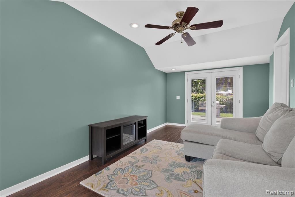 1215 Goddard Road Wyandotte, MI 48192 - Photo 15 of 49