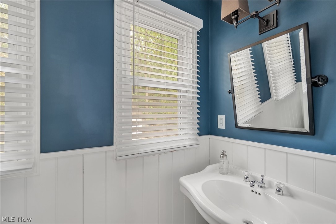 2929 Edgehill Road Cleveland, OH 44118 - Photo 9 of 35 Gallery Image 9
