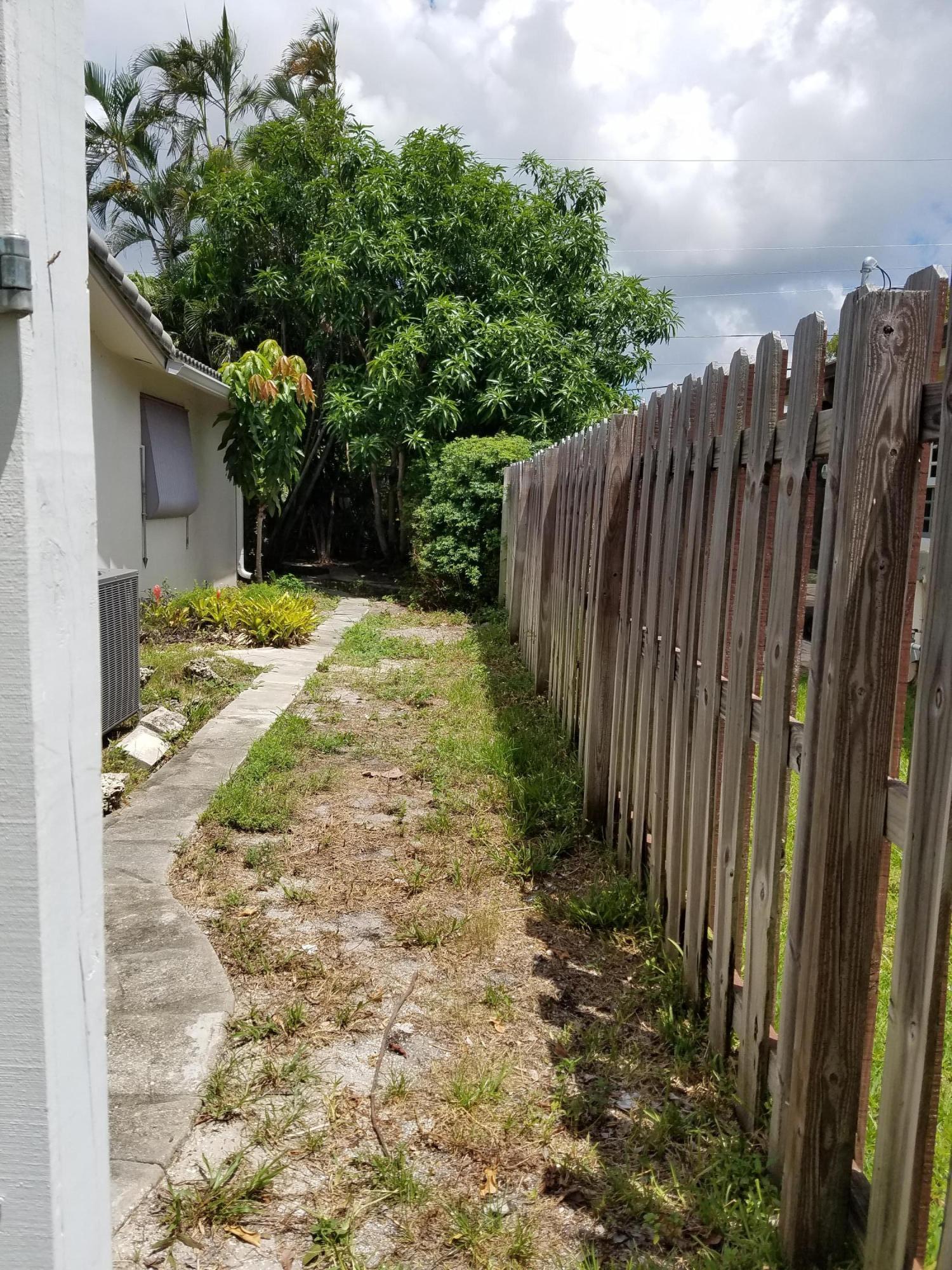 341 Northeast 24th Street Boca Raton, FL 33431 - Photo 8 of 72 20180806_123423