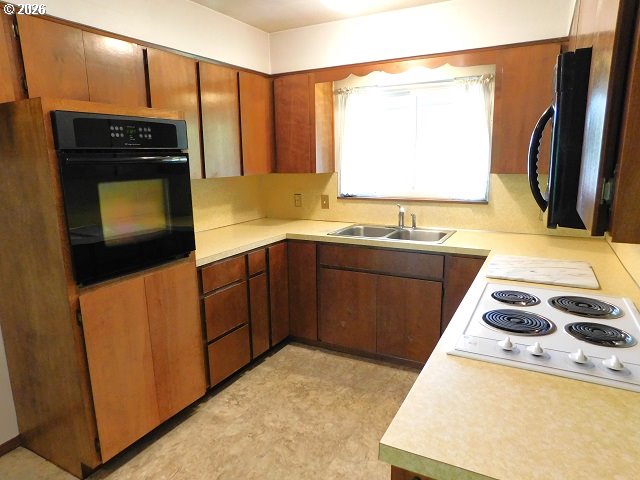 19512 Biggs Road Vernonia, OR 97064 - Photo 13 of 38 Kitchen