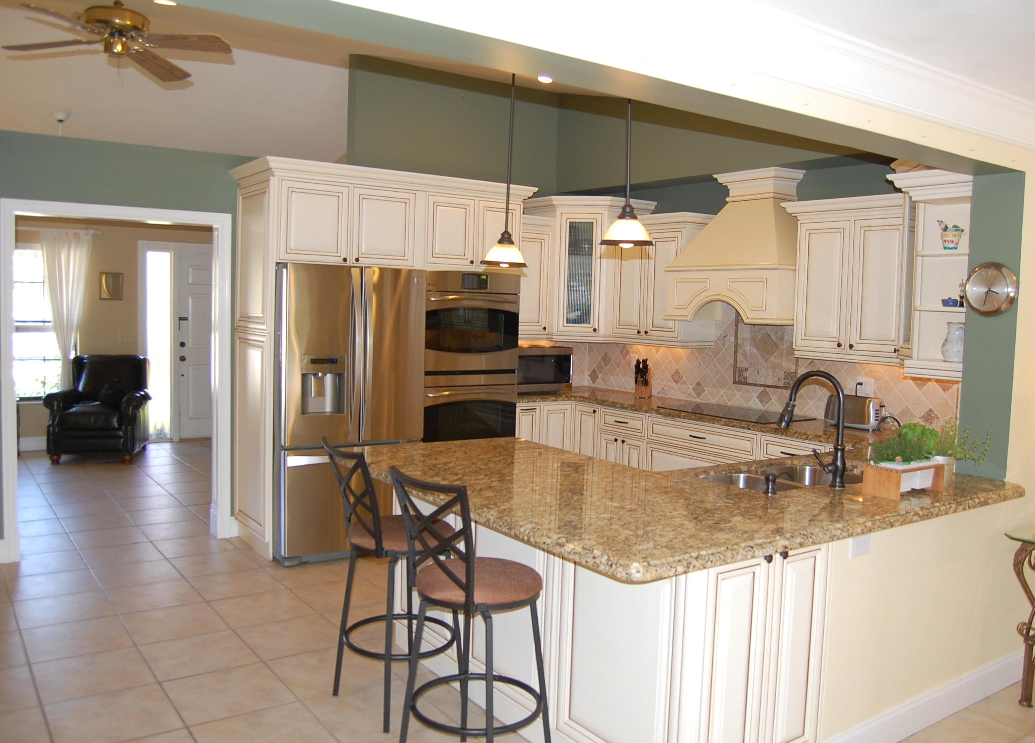 02 Kitchen.JPG