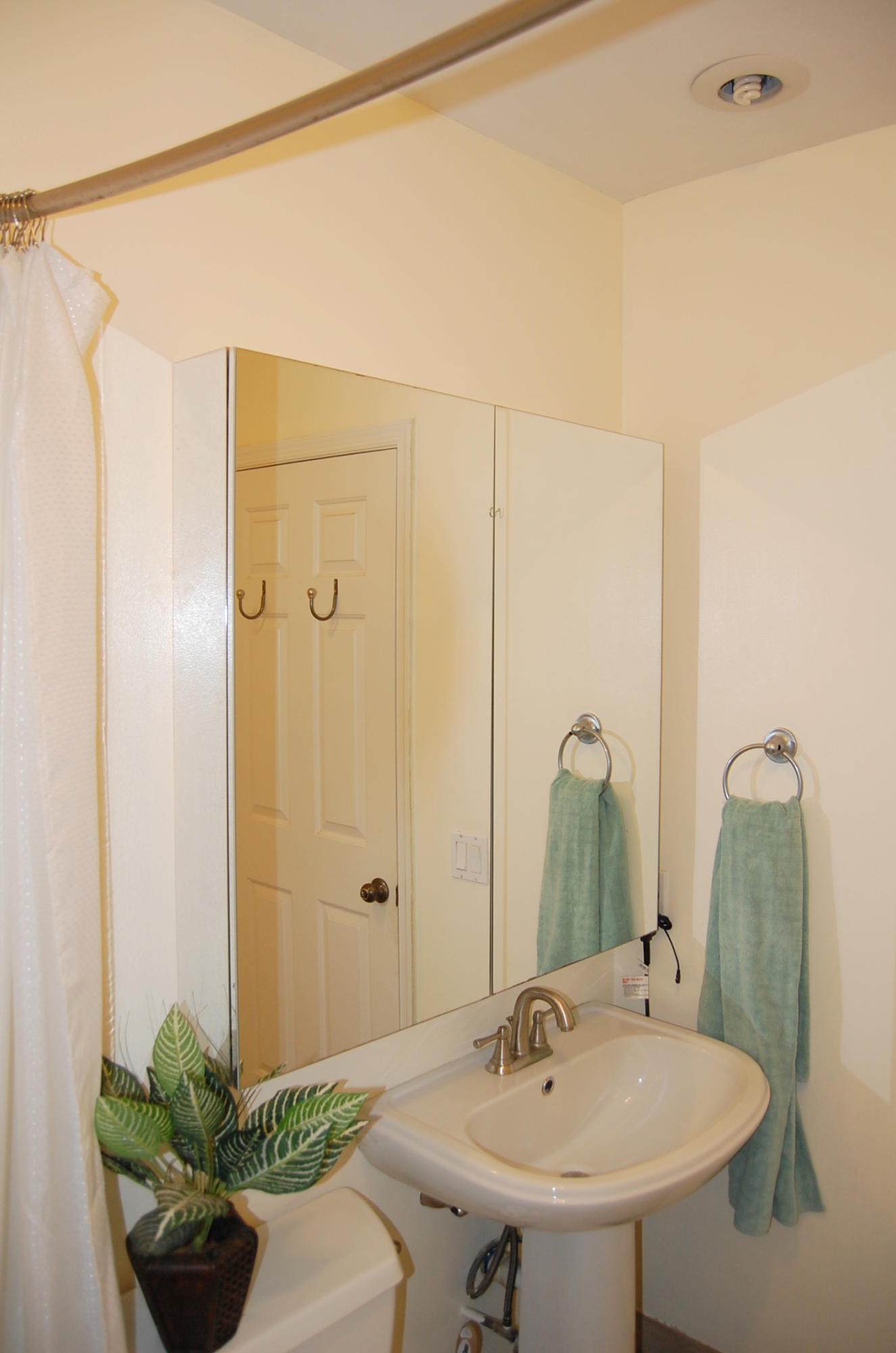999 Northwest 5th Avenue Boca Raton, FL 33432 - Photo 35 of 43 36 Bathroom 2.JPG