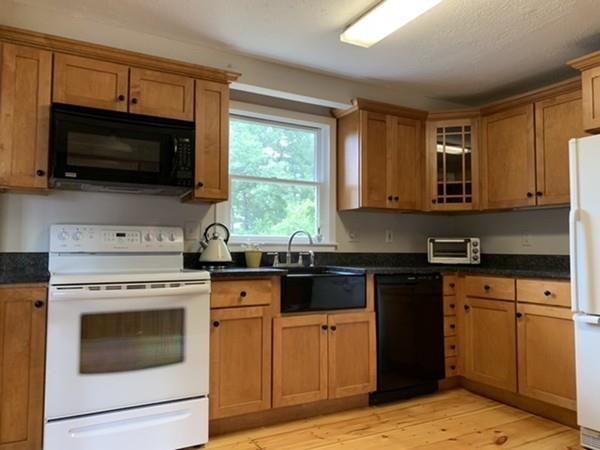 290 Sterling Road Lancaster, MA 01523 - Photo 8 of 41