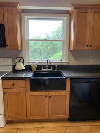 290 Sterling Road Lancaster, MA 01523 - Photo 9 of 41