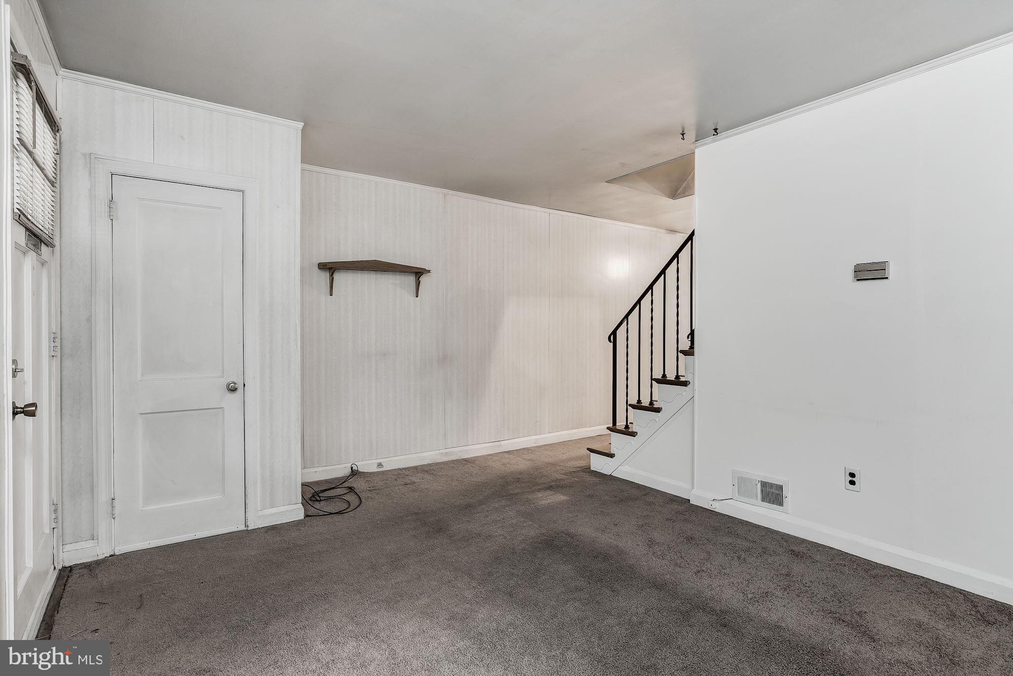 8261 Kavanagh Road Baltimore, MD 21222 - Photo 5 of 28 Living Room