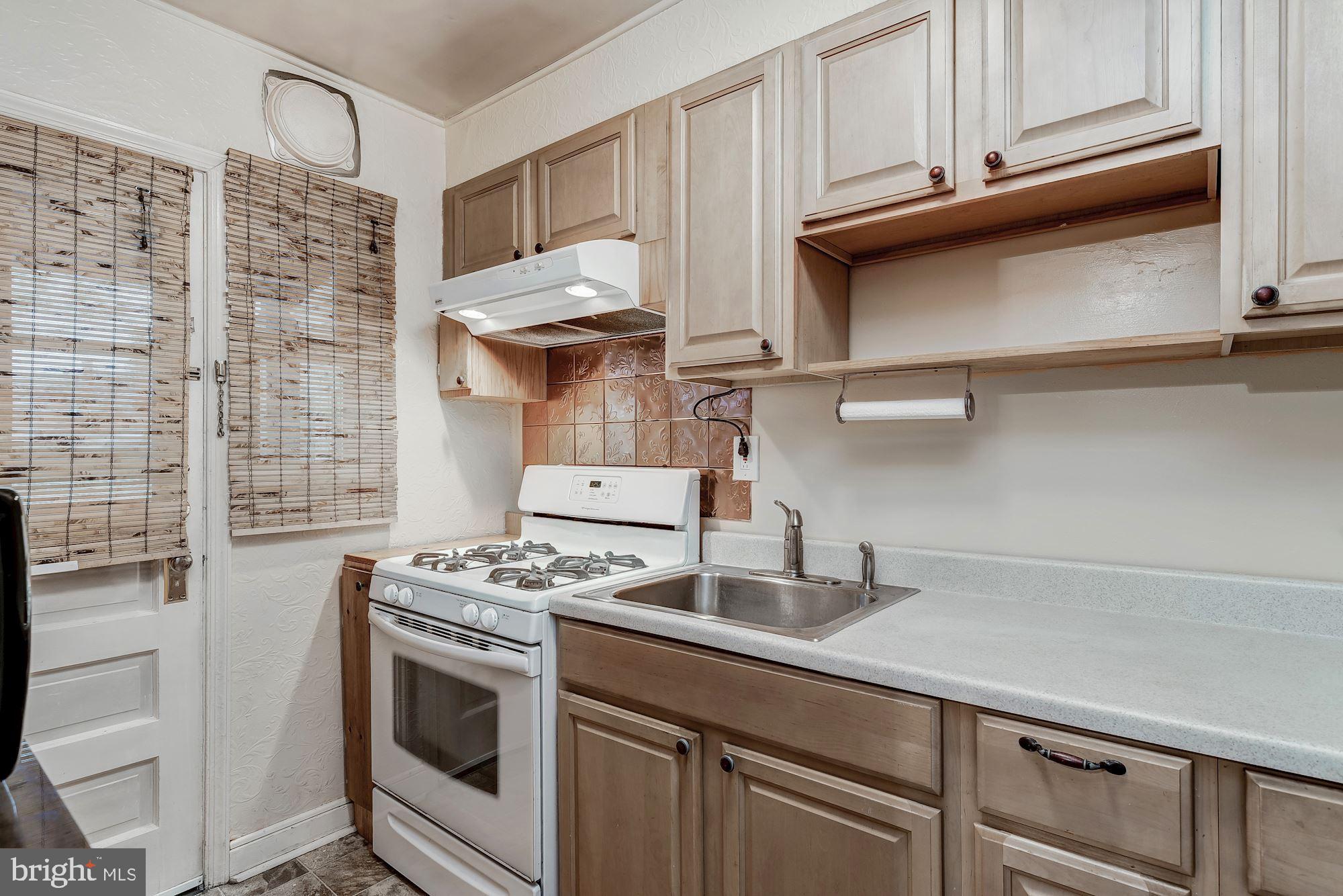 8261 Kavanagh Road Baltimore, MD 21222 - Photo 8 of 28 Kitchen