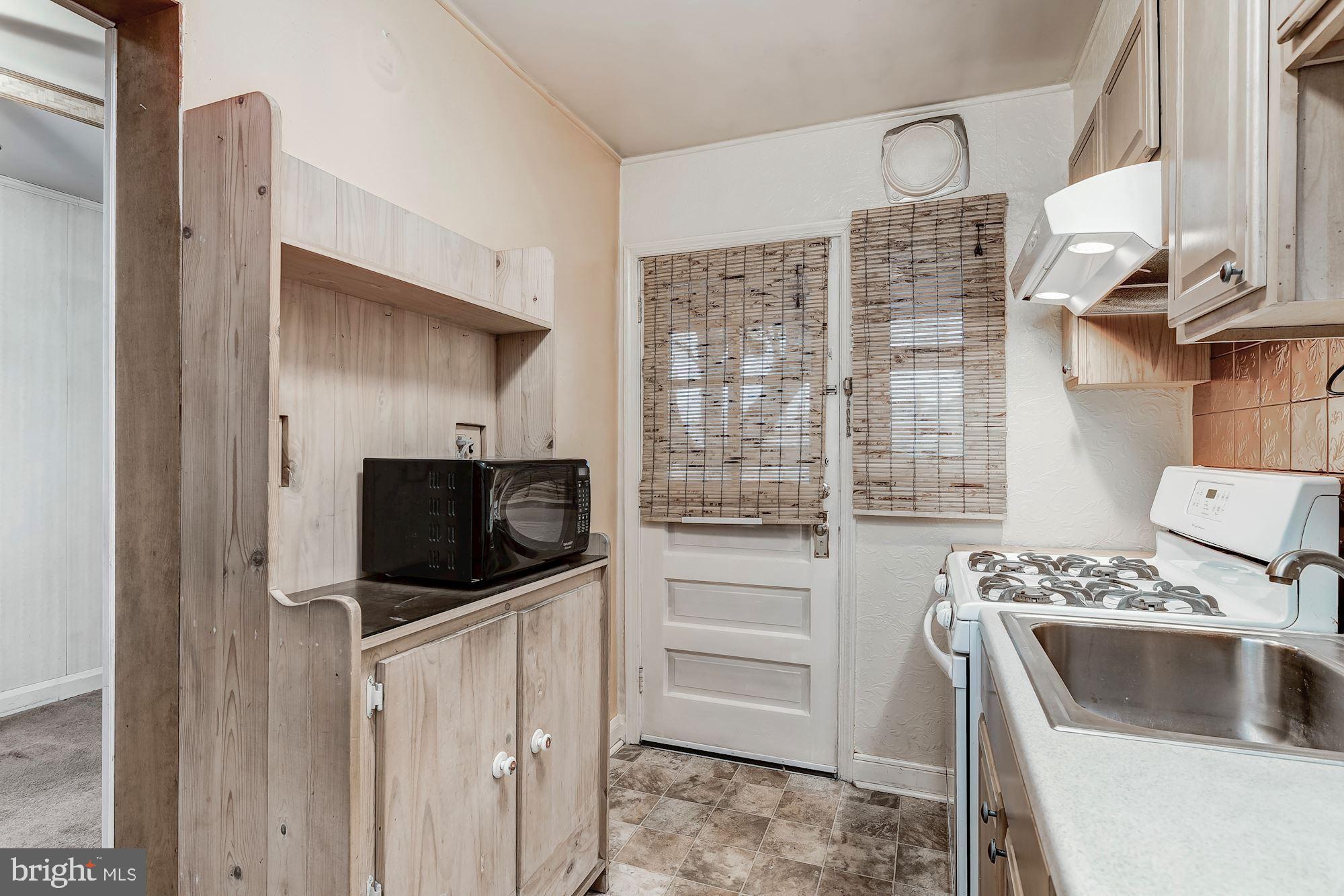 8261 Kavanagh Road Baltimore, MD 21222 - Photo 9 of 28 Kitchen
