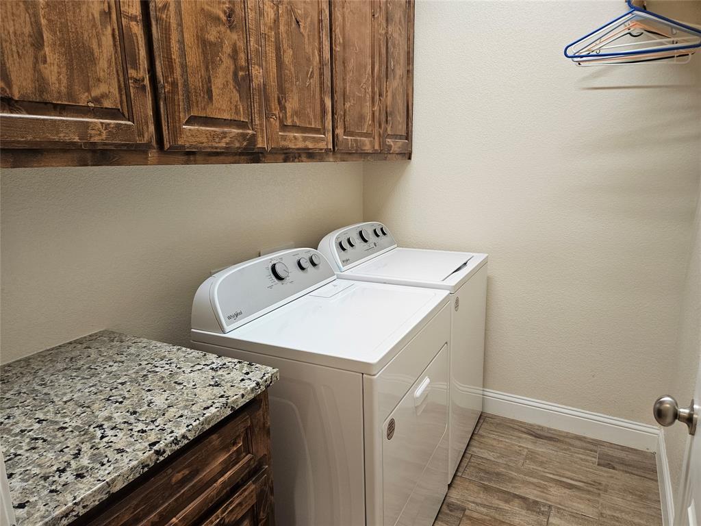 904 Avagail Avenue Springtown, TX 76082 - Photo 4 of 27 a utility room with dryer and washer