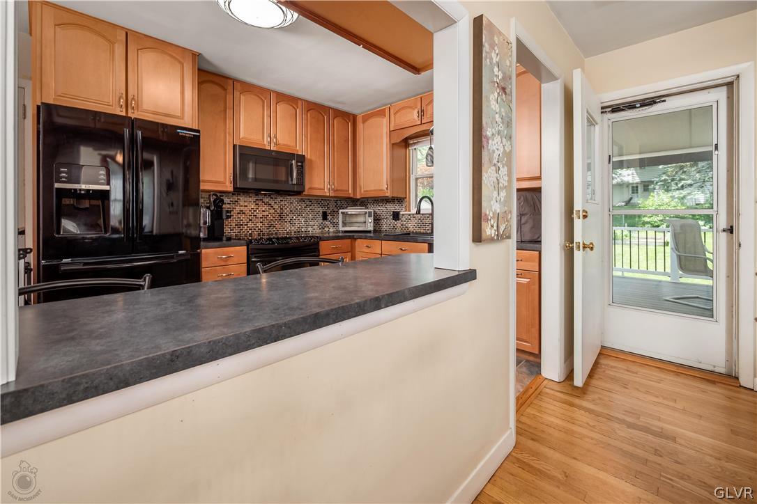 2439 Congress Street Allentown, PA 18104 - Photo 13 of 32 Outside entrance from the kitchen to the patio