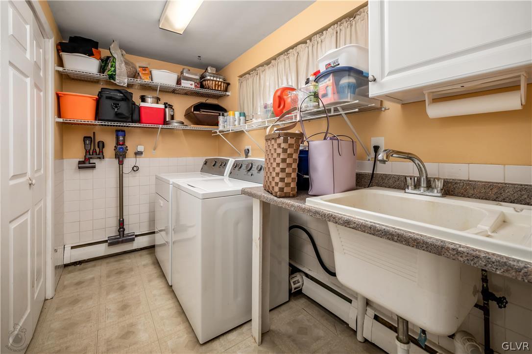 2439 Congress Street Allentown, PA 18104 - Photo 23 of 32 Laundry room/mud room