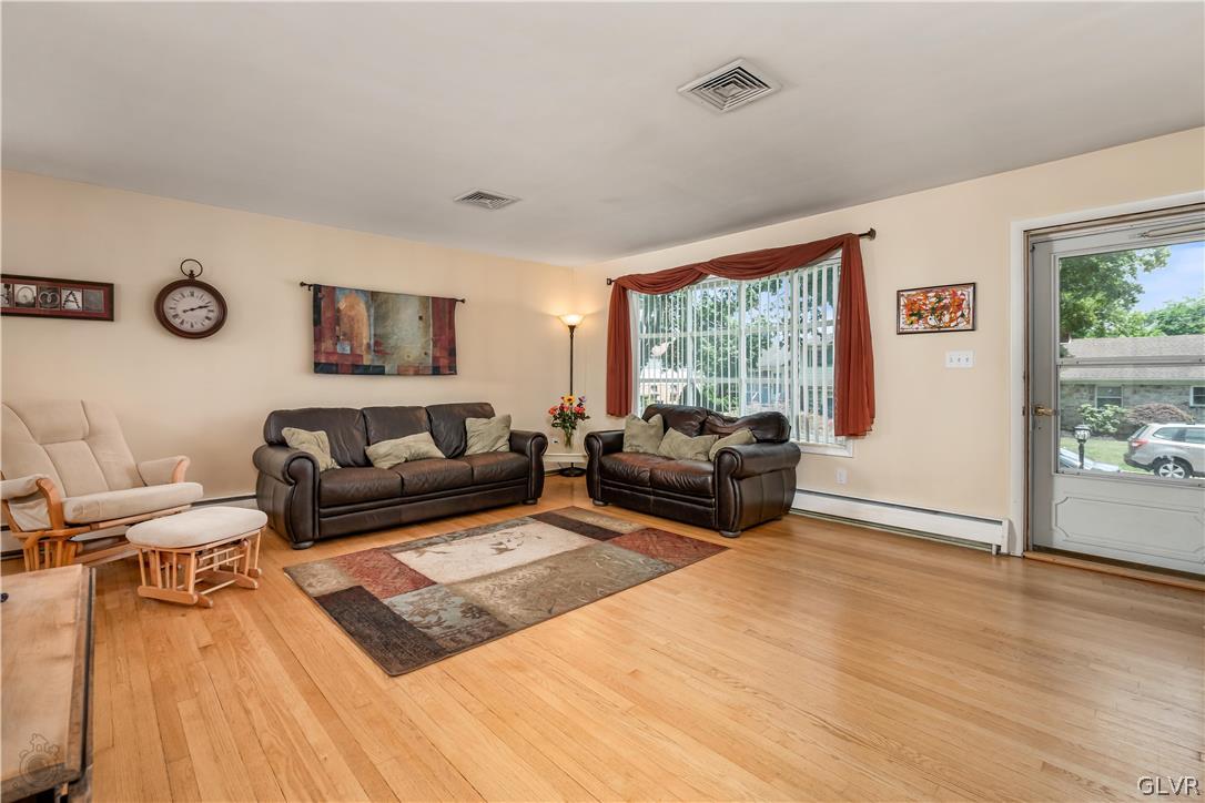 2439 Congress Street Allentown, PA 18104 - Photo 6 of 32 Large bay window