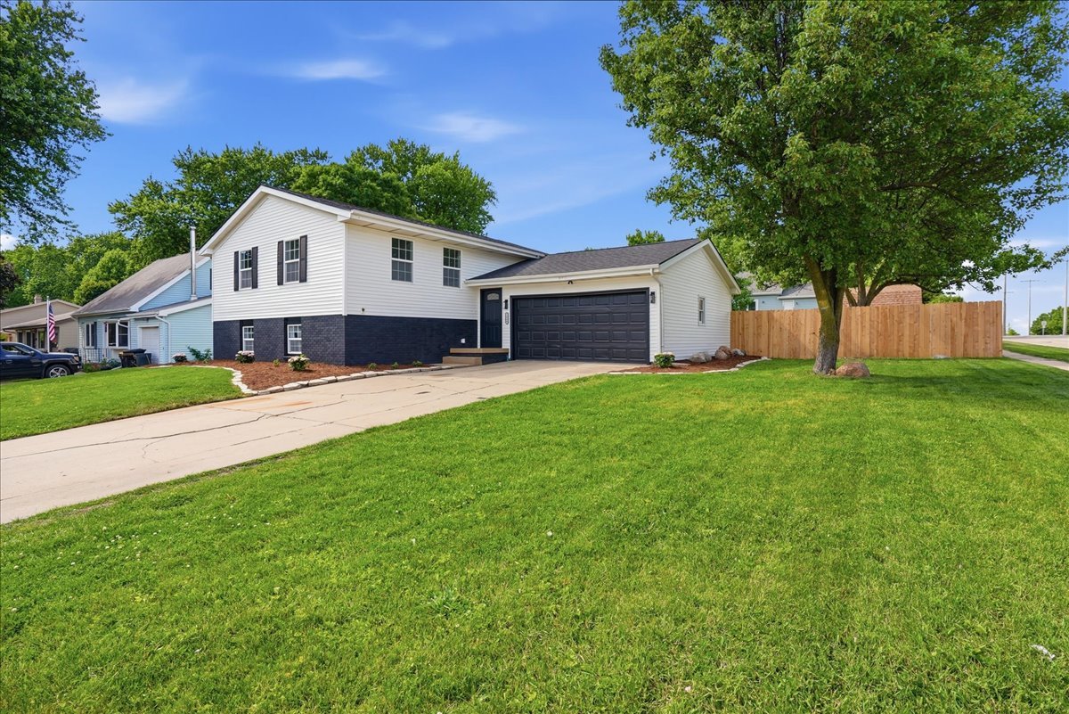 1828 Johnson Drive Normal, IL 61761 - Photo 2 of 37