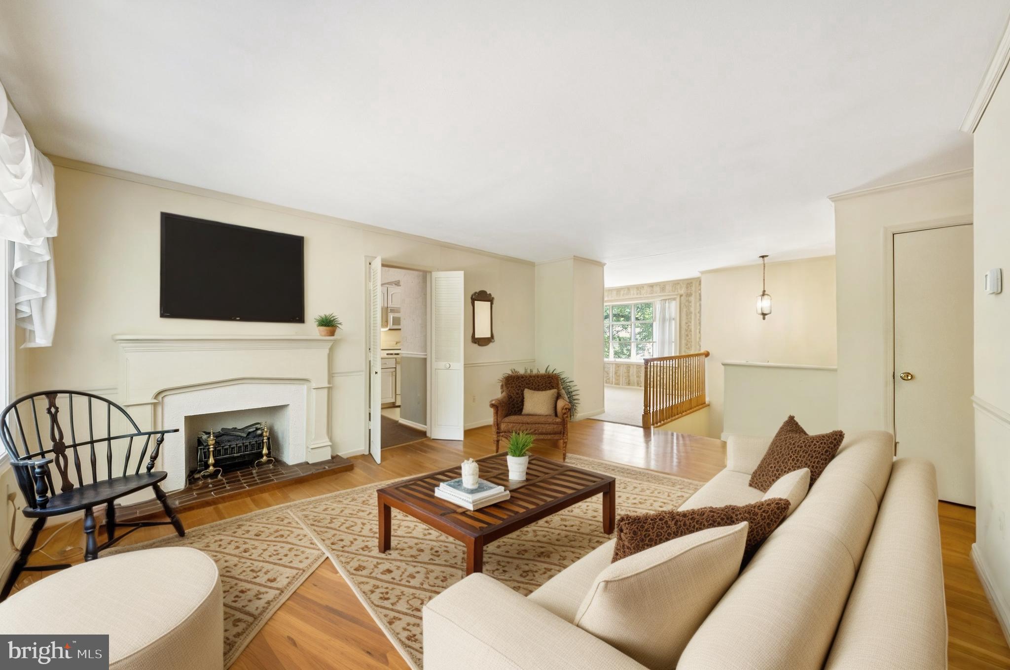 889 Diamond Drive Gaithersburg, MD 20878 - Photo 11 of 21 Upper Family Room 2.