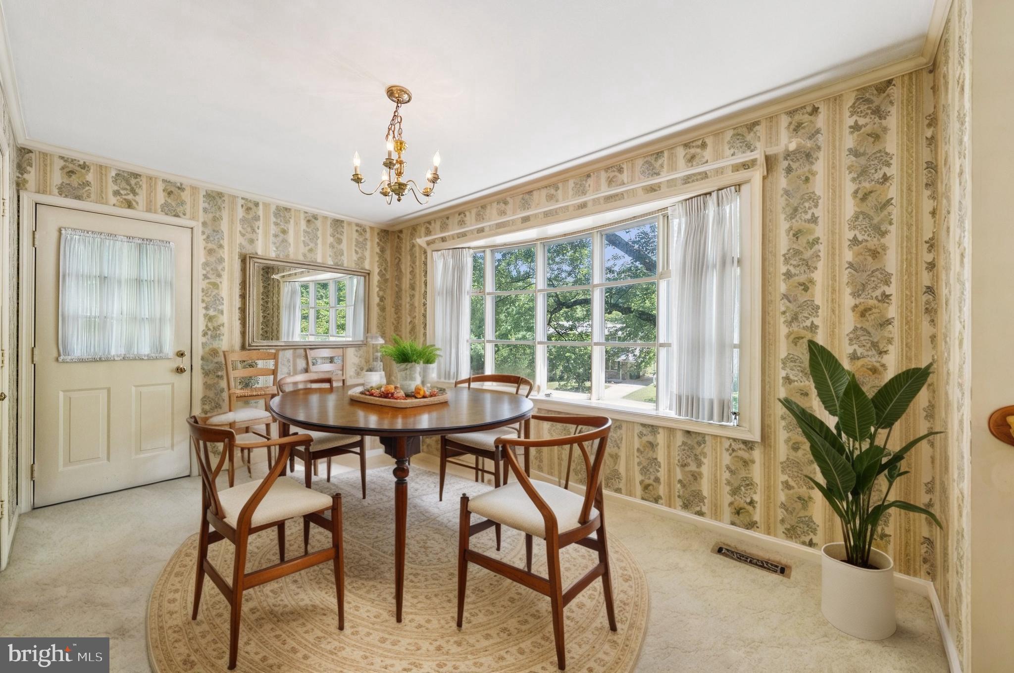 889 Diamond Drive Gaithersburg, MD 20878 - Photo 12 of 21 Dining Room!