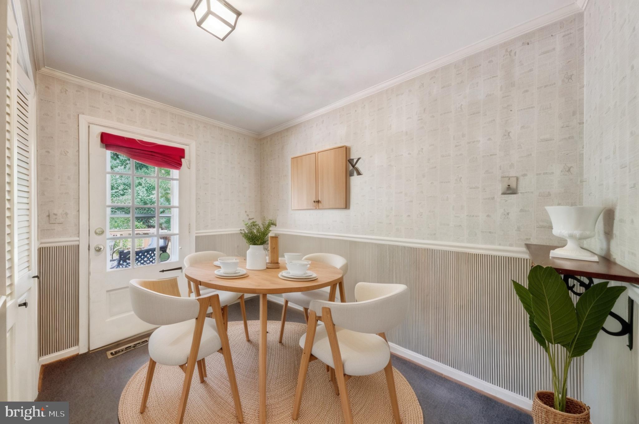 889 Diamond Drive Gaithersburg, MD 20878 - Photo 13 of 21 Separate Breakfast Room!