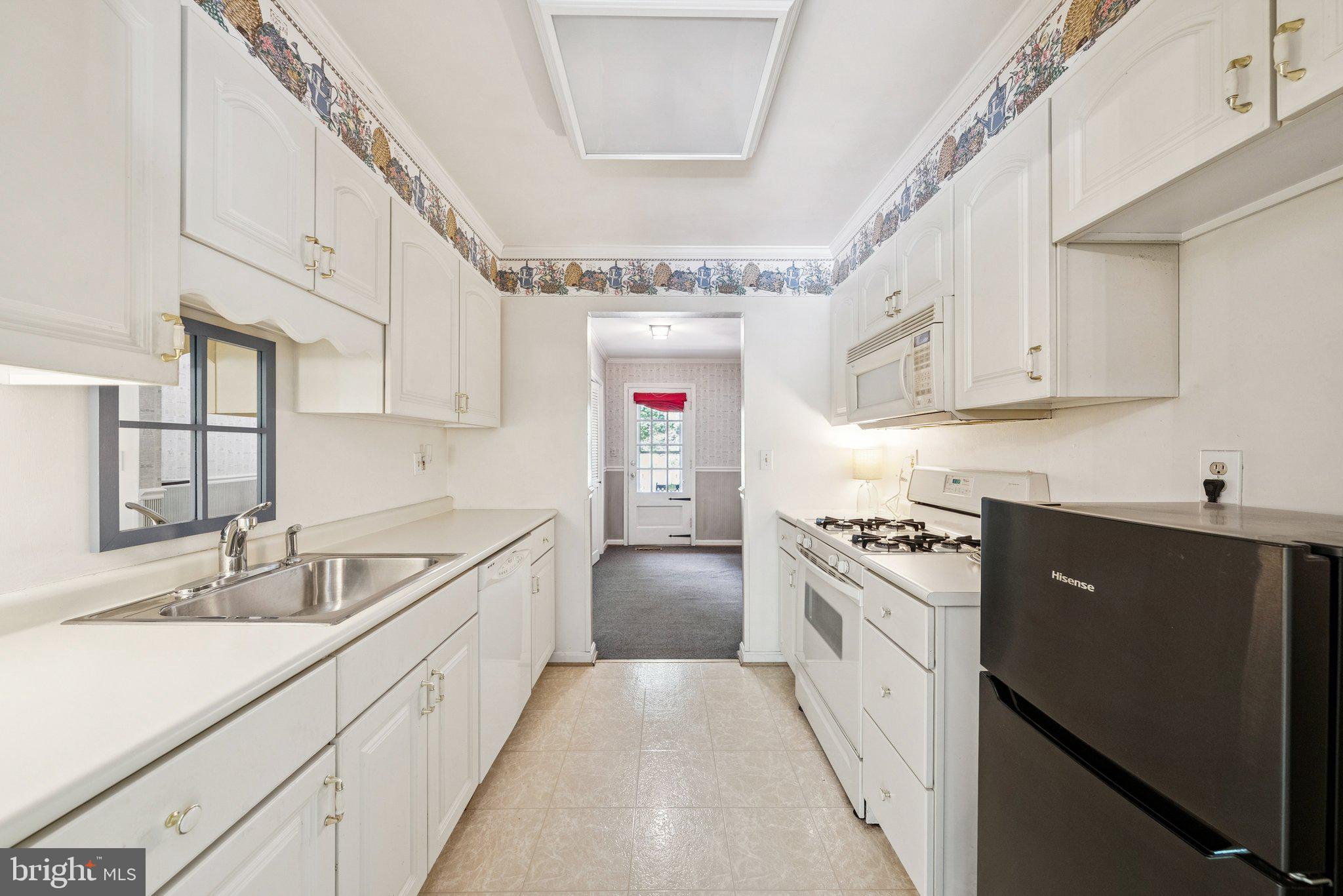 889 Diamond Drive Gaithersburg, MD 20878 - Photo 19 of 21 Kitchen 1.