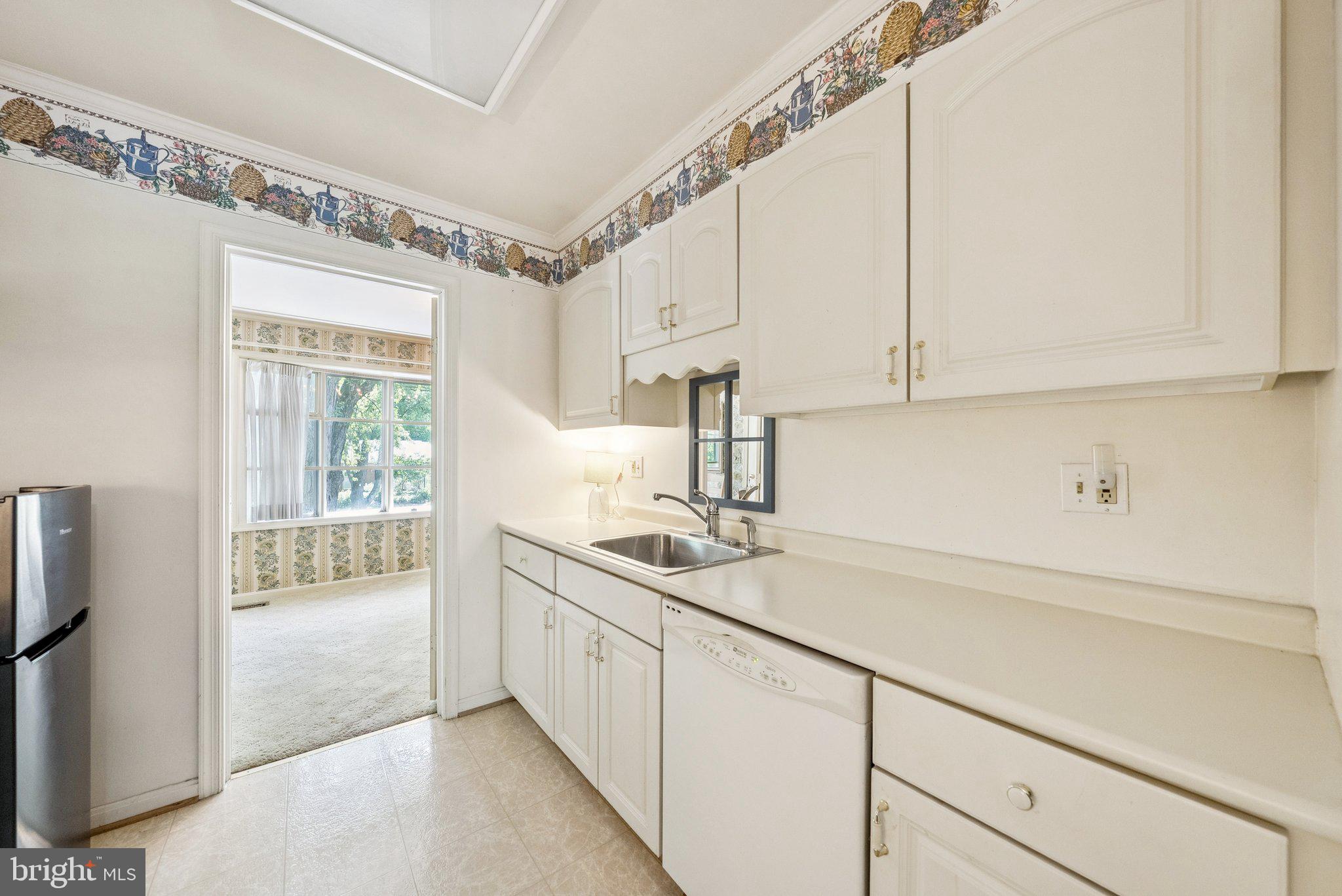 889 Diamond Drive Gaithersburg, MD 20878 - Photo 21 of 21 Kitchen 3.