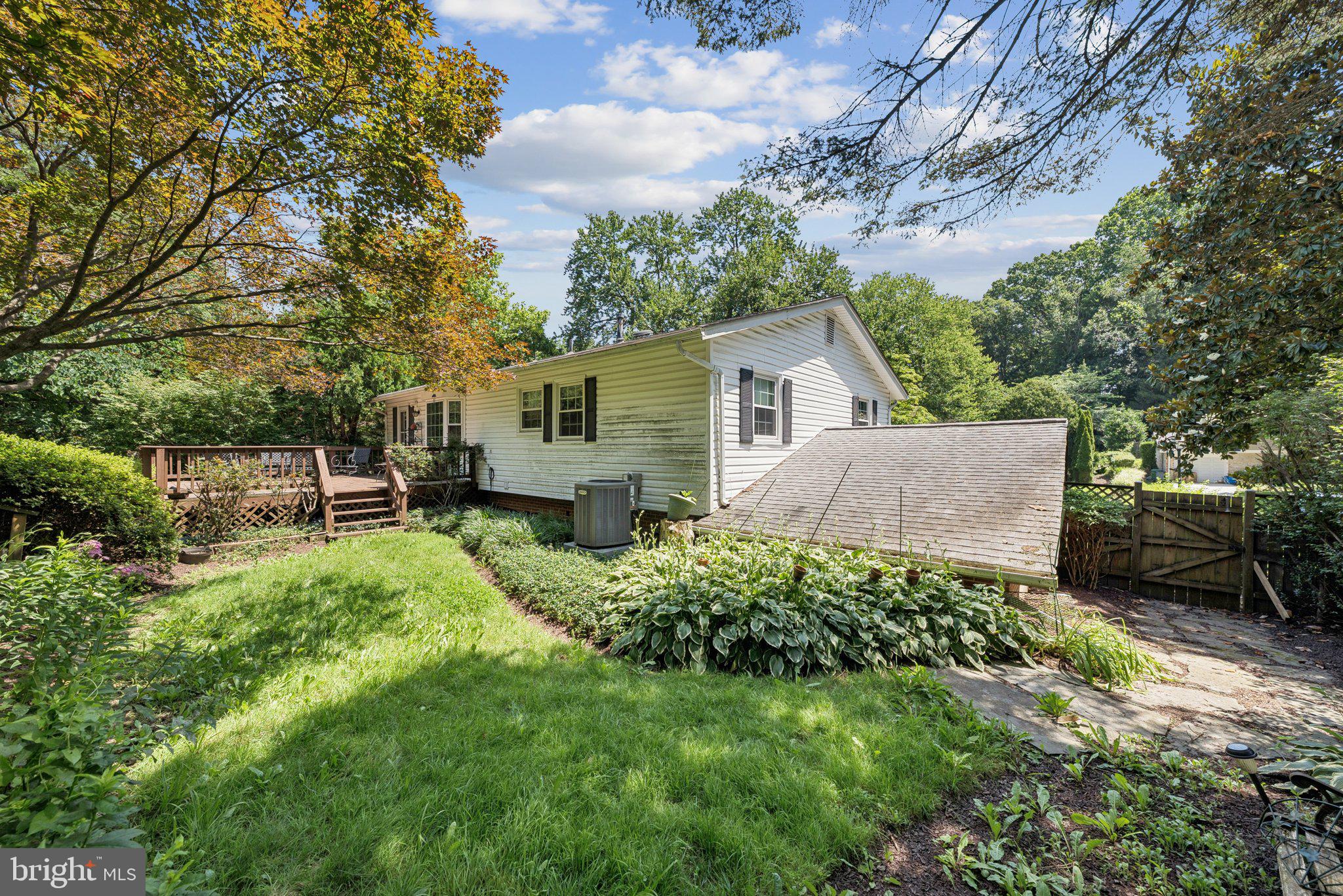 889 Diamond Drive Gaithersburg, MD 20878 - Photo 5 of 21 Quiet and Tranquility!
