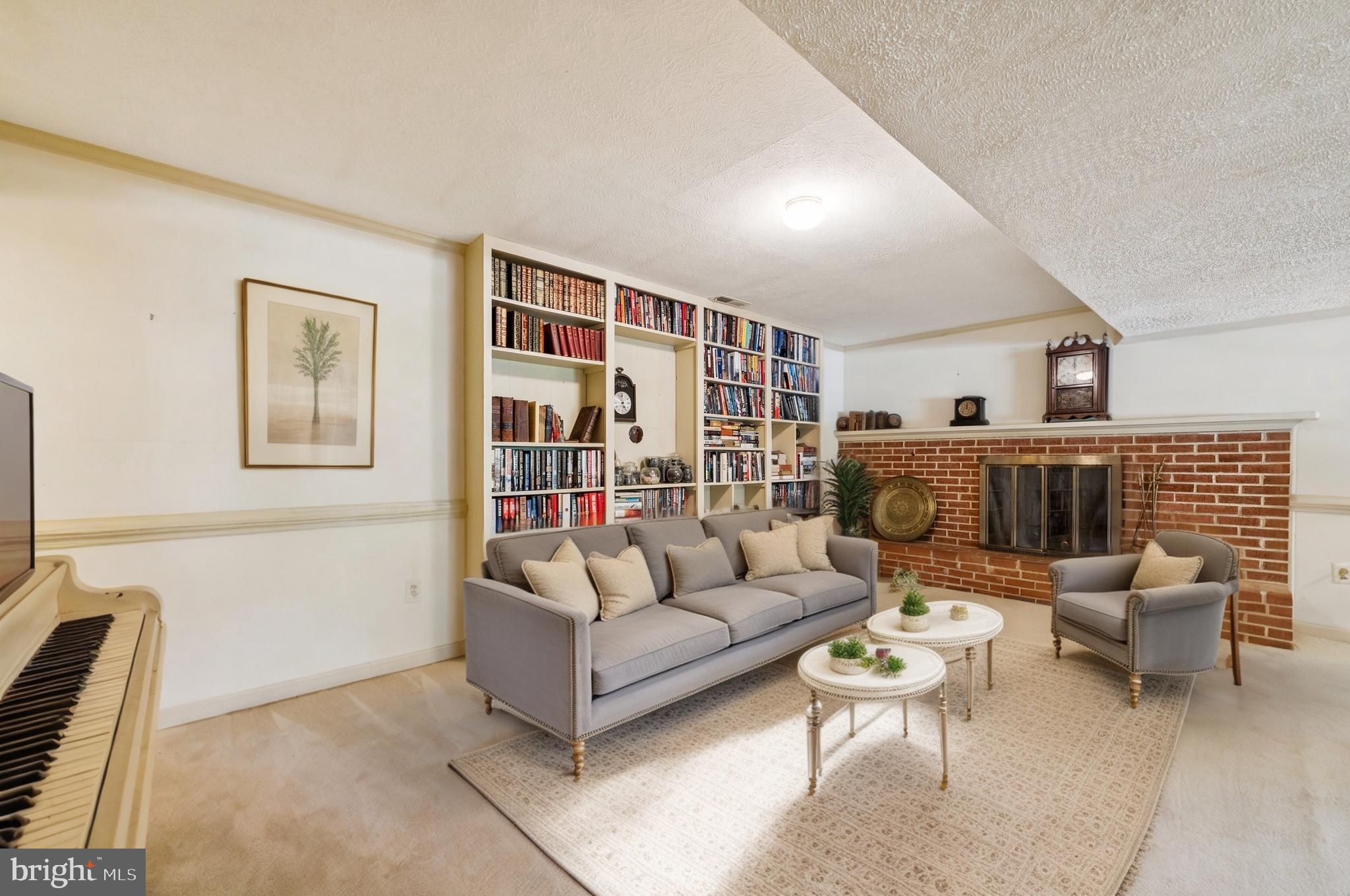 889 Diamond Drive Gaithersburg, MD 20878 - Photo 9 of 21 Family Room view 2.