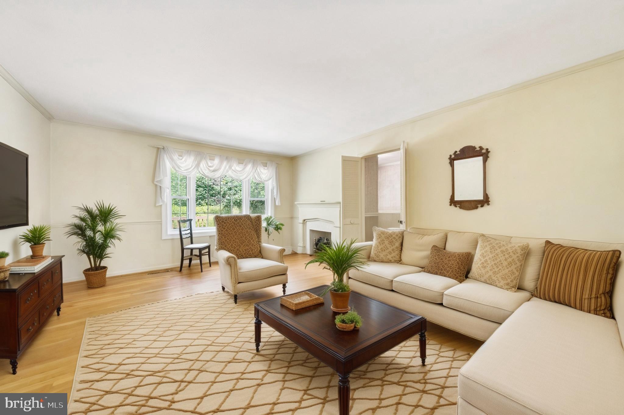 889 Diamond Drive Gaithersburg, MD 20878 - Photo 10 of 21 Upper Family Room 1!