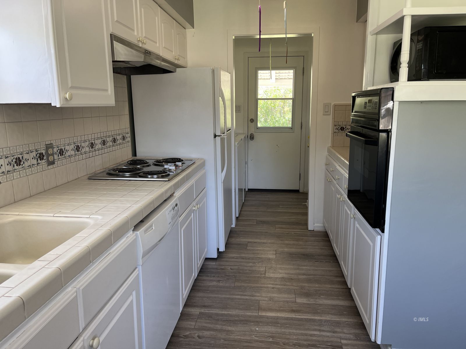3012 Mesquite Road Bishop, CA 93514 - Photo 8 of 26 a kitchen with sink a refrigerator and a stove