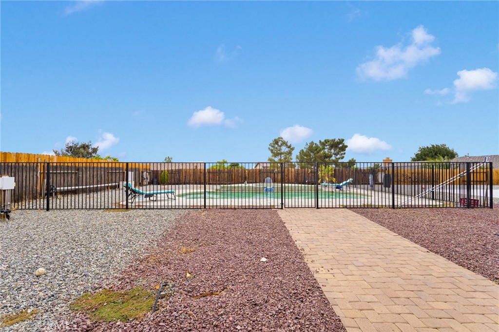 13262 Cuyamaca Road Apple Valley, CA 92308 - Photo 19 of 25