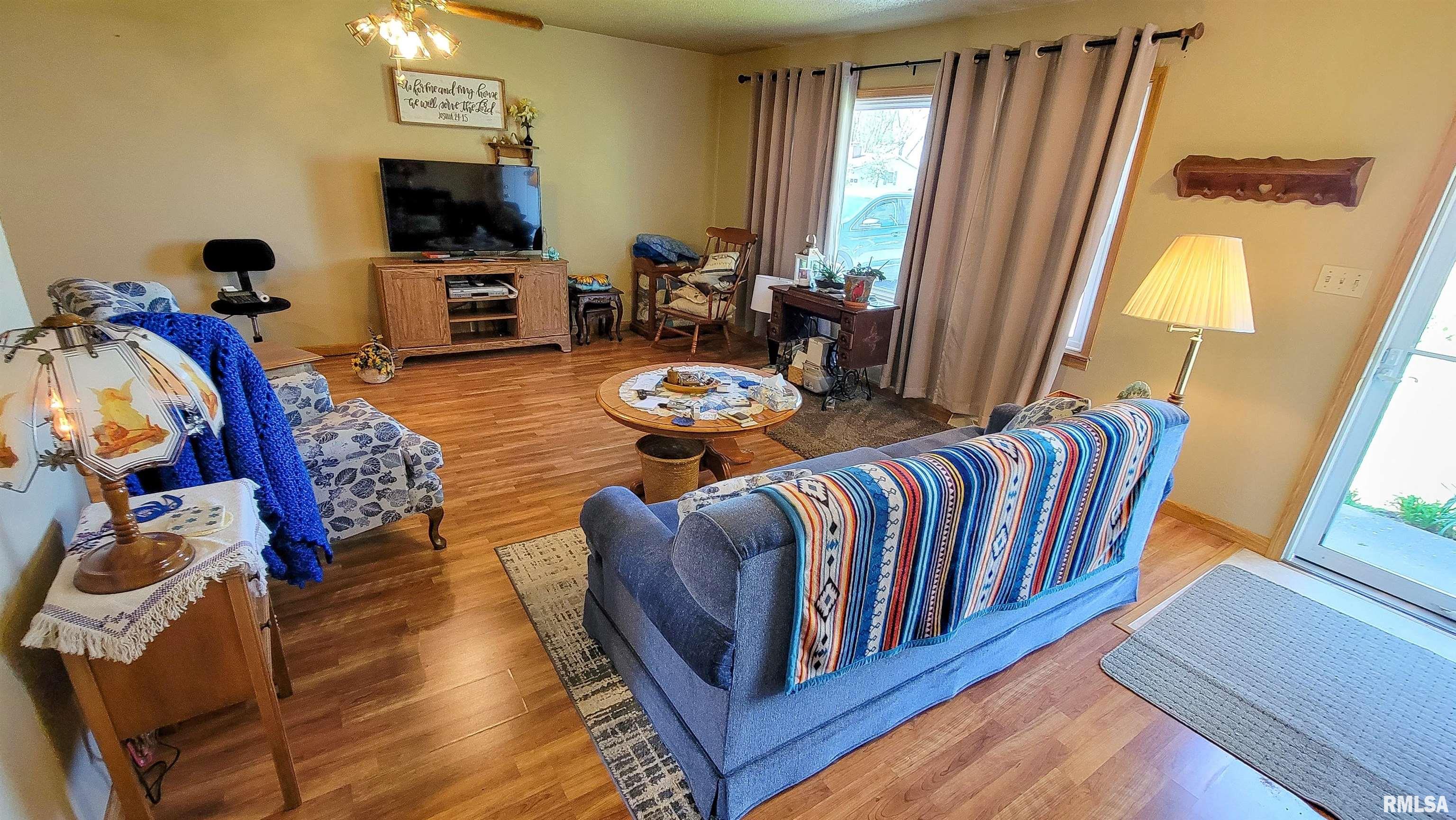 207 West 12th Street Flora, IL 62839 - Photo 7 of 51 Gallery Image 7