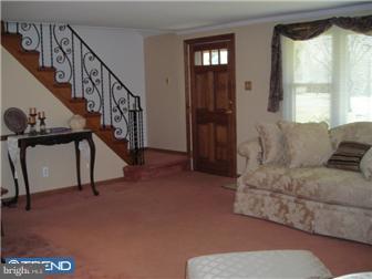 1901 Scott Road Oreland, PA 19075 - Photo 3 of 12 Living Room