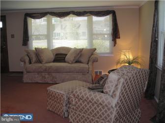 1901 Scott Road Oreland, PA 19075 - Photo 4 of 12 Living Room
