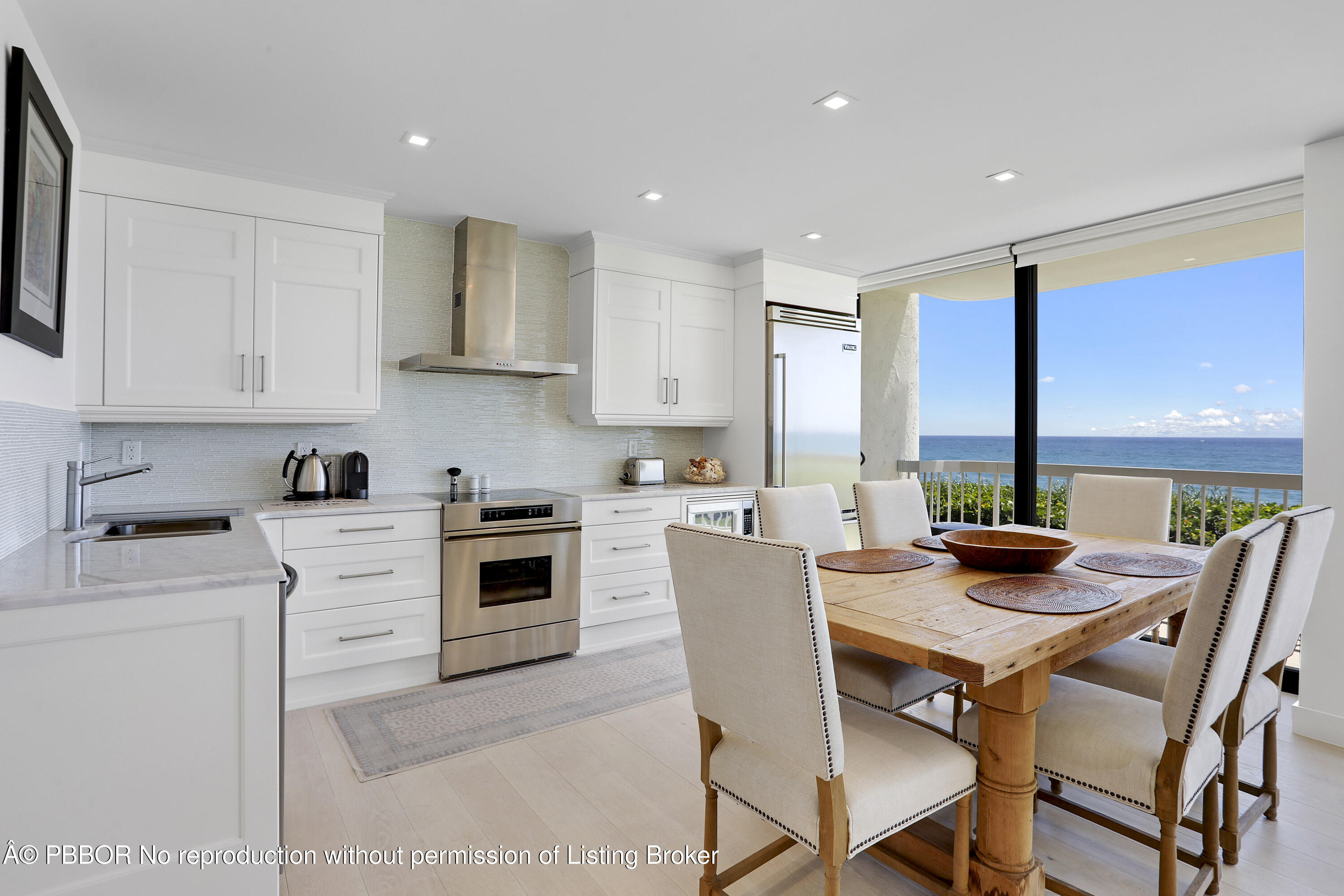 Kitchen / Dining Area