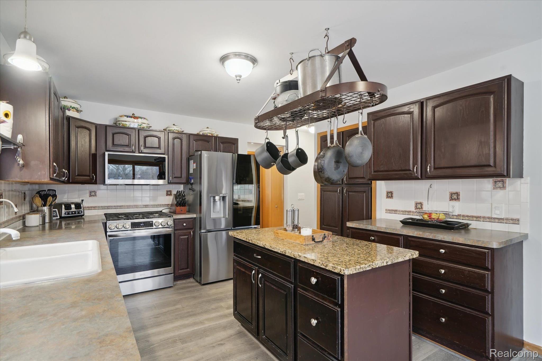 17409 Fish Lake Road Holly, MI 48442 - Photo 9 of 54 Kitchen Island