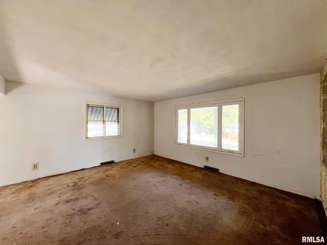 $99,900 | 2824 West Rohmann Avenue, West Peoria, IL 61604