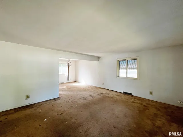 $99,900 | 2824 West Rohmann Avenue, West Peoria, IL 61604